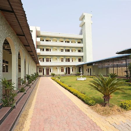 Oyo 10104 Radhika Resort 科塔 外观 照片